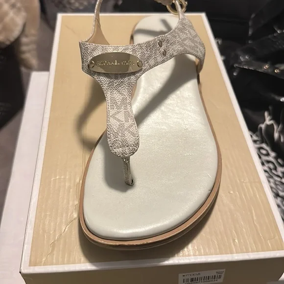 Michael Kors sandals - Picture 2 of 8